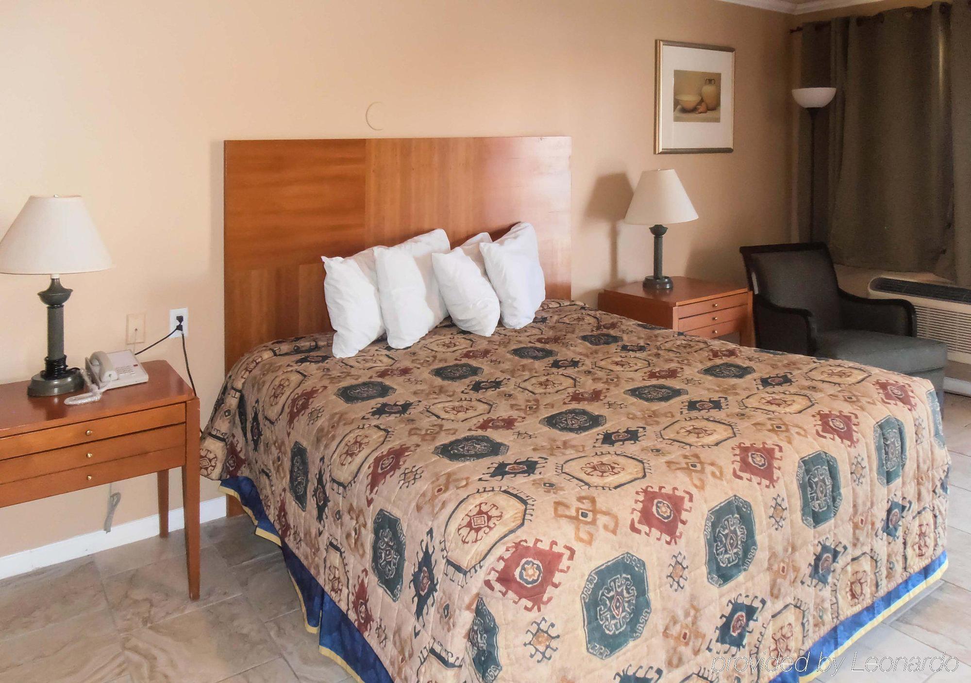 Rodeway Inn Тусон Экстерьер фото
